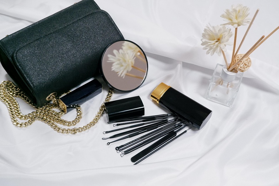 Cum să aplici corect eyeliner-ul pentru un efect dramatic