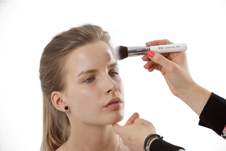 Cum să îți alegi concealer-ul perfect pentru cearcăne