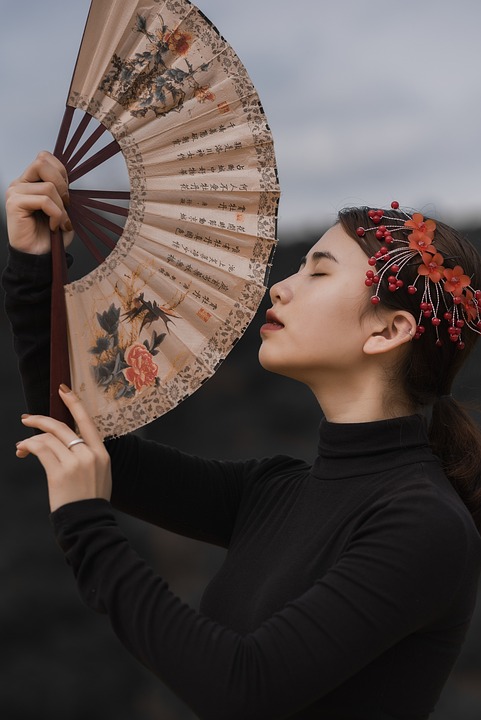 Mindful eating: ce este și cum să îl practici